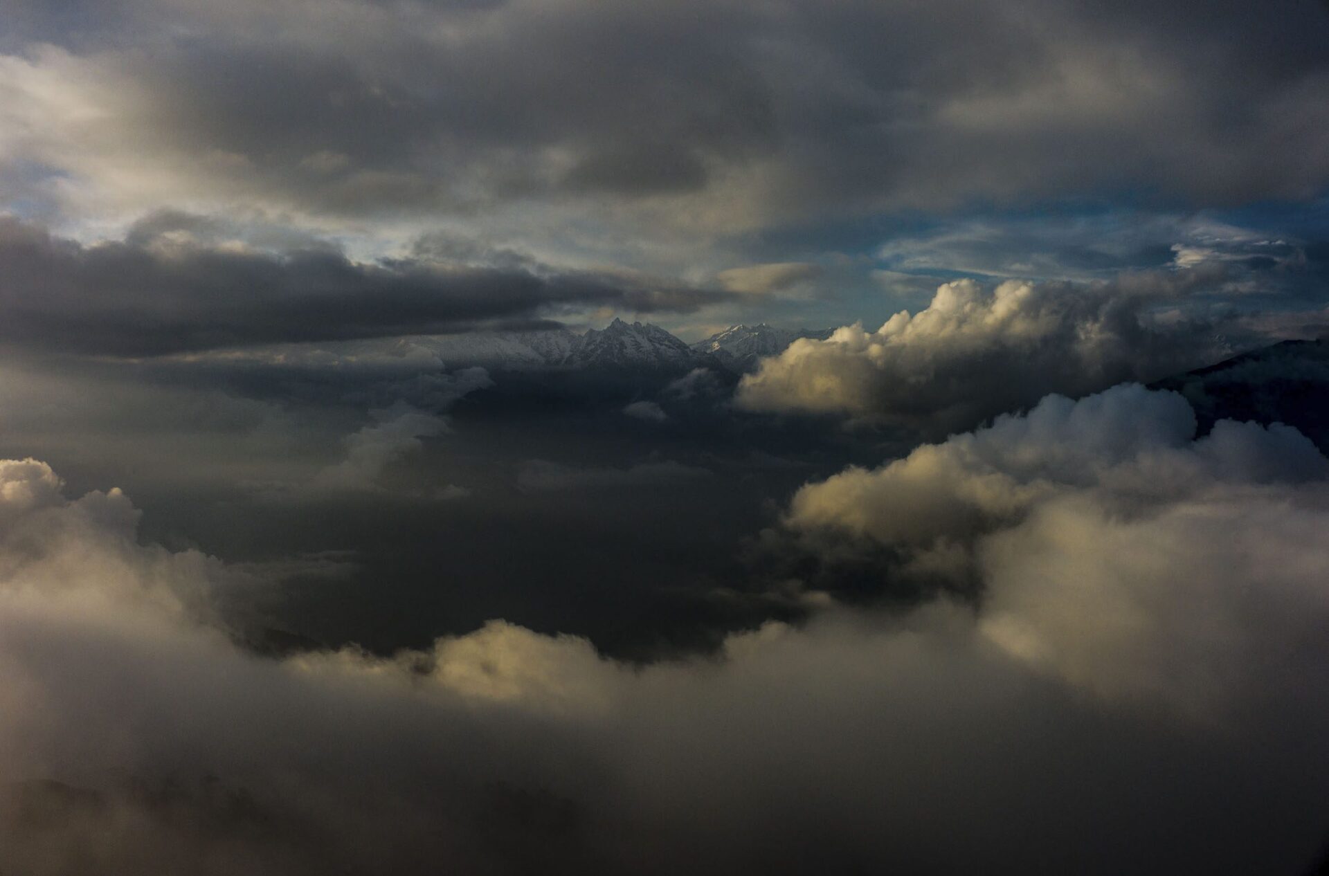 Panoramic views from Laurebina (3900m), one of the Gosain Kund trek’s highest spots